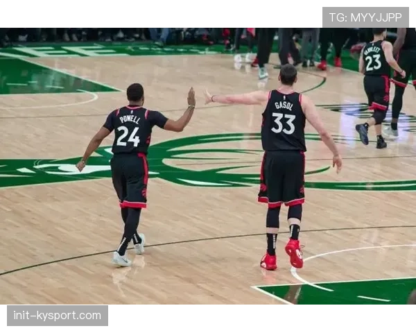 深度战术复盘:快船队末节被逆转,暴露出小阵容护框与篮板球的固有缺陷 深度战术复盘:快船队末节被逆转,暴露出小阵容护框与篮板球的固有缺陷